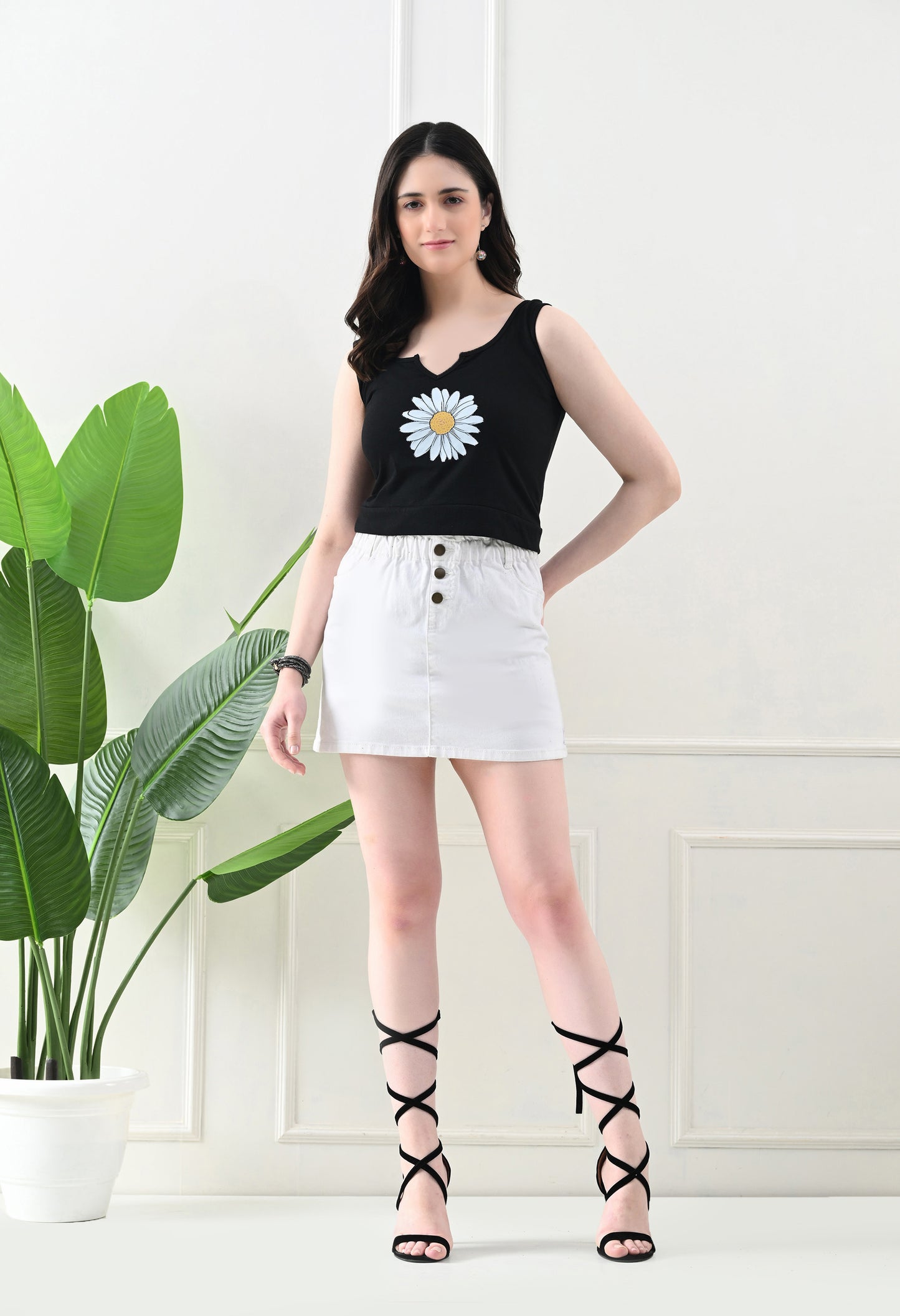 Daisy Dream Cut-Out Tank Top – Black