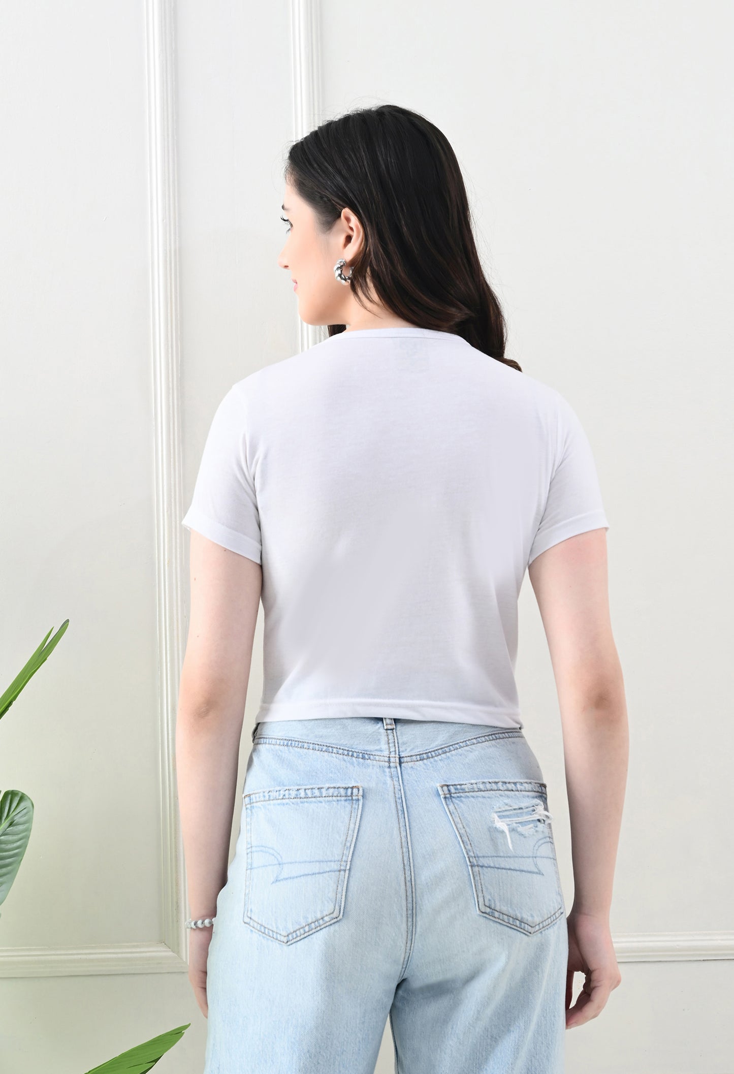 Timeless White Crop Top – Effortless & Clean