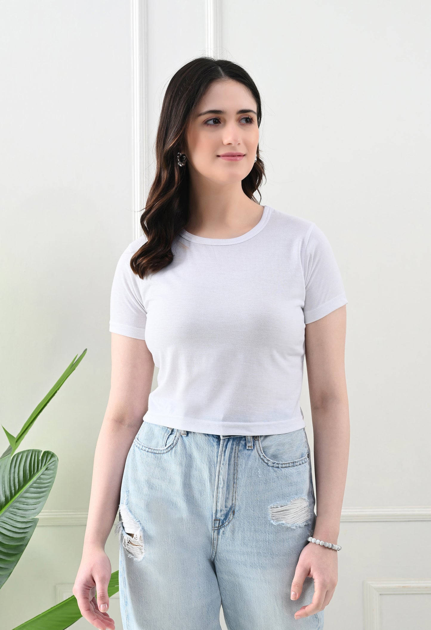 Timeless White Crop Top – Effortless & Clean
