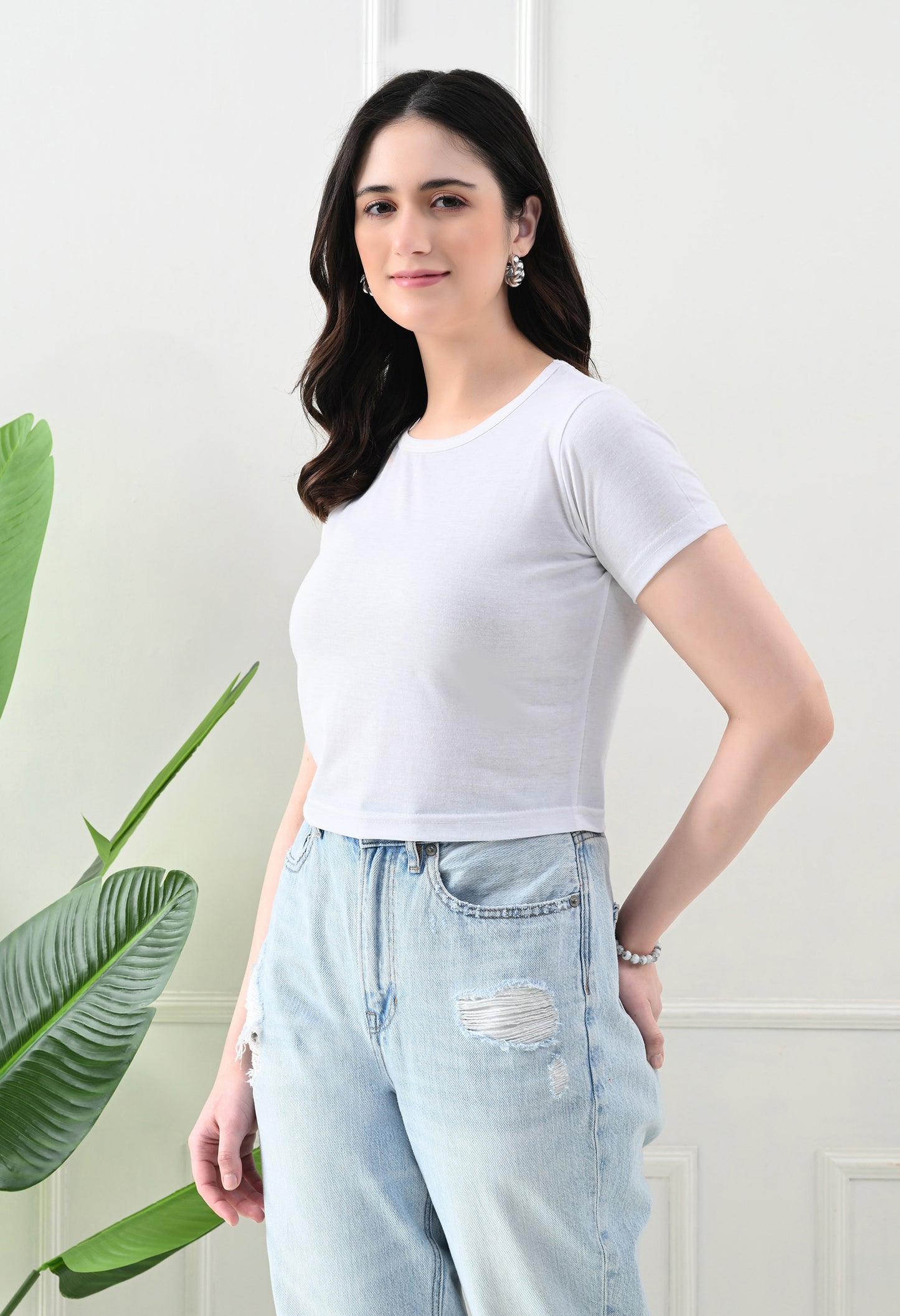 Timeless White Crop Top – Effortless & Clean