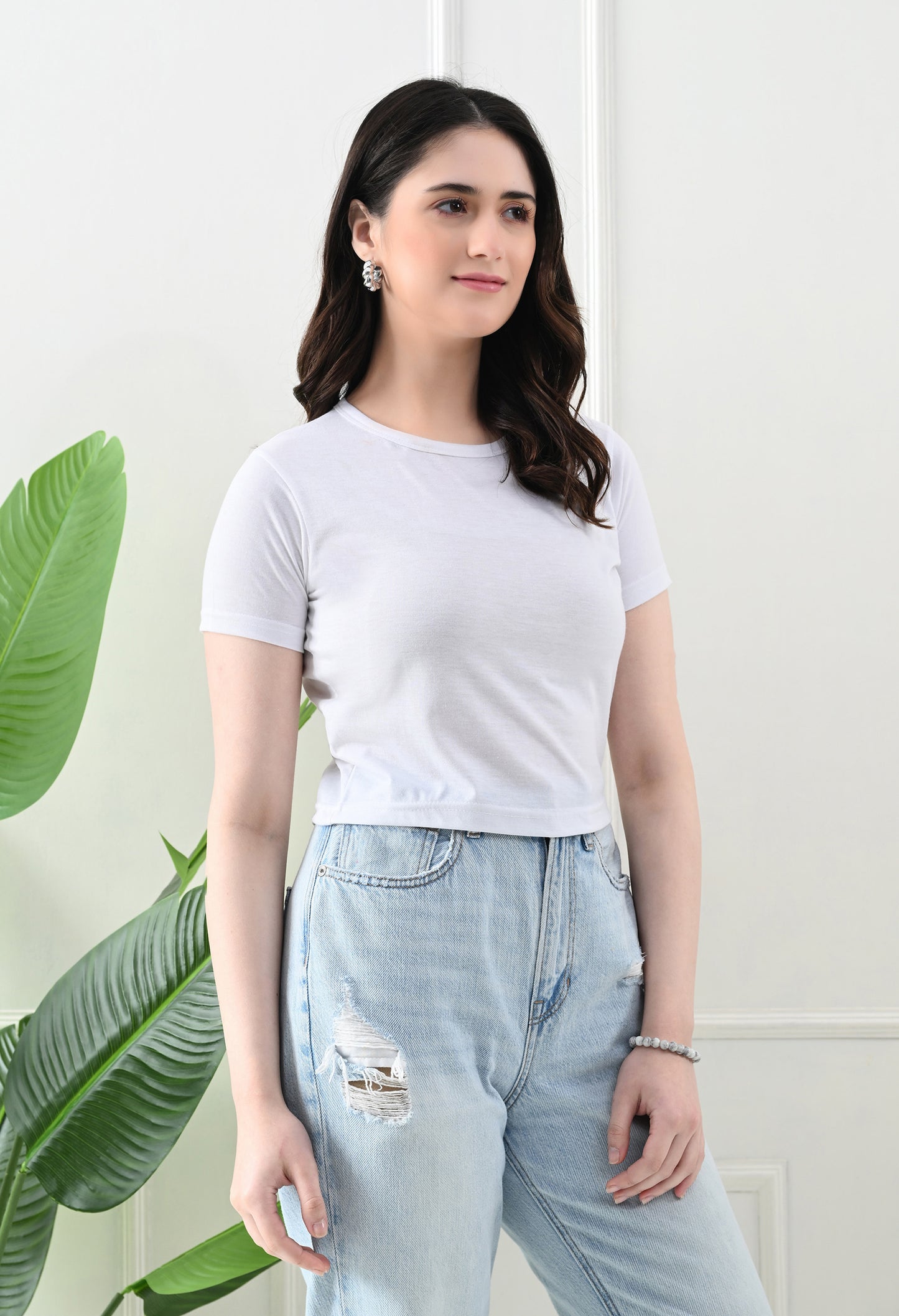 Timeless White Crop Top – Effortless & Clean