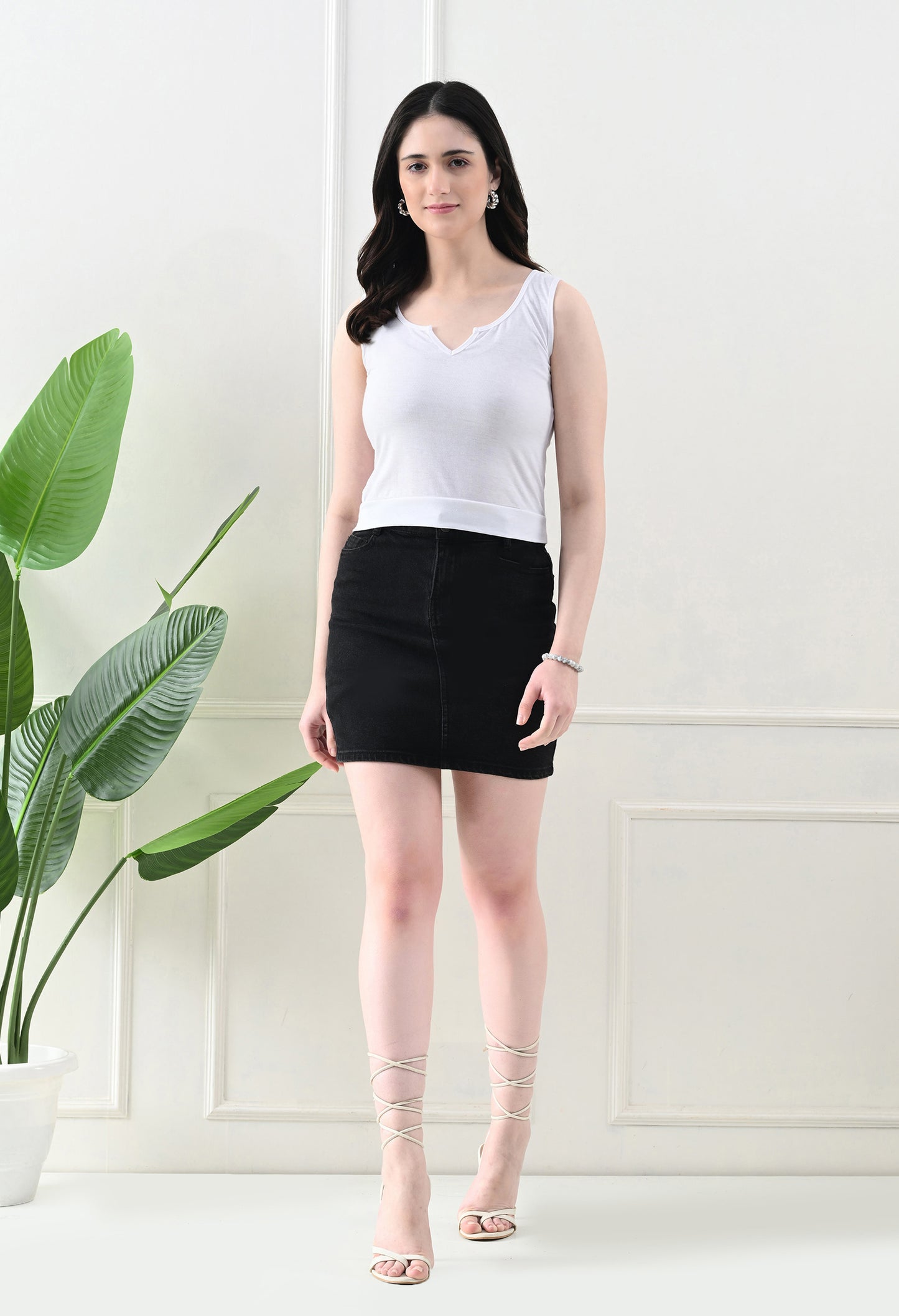 Notch Neck White Tank – Simple Yet Striking