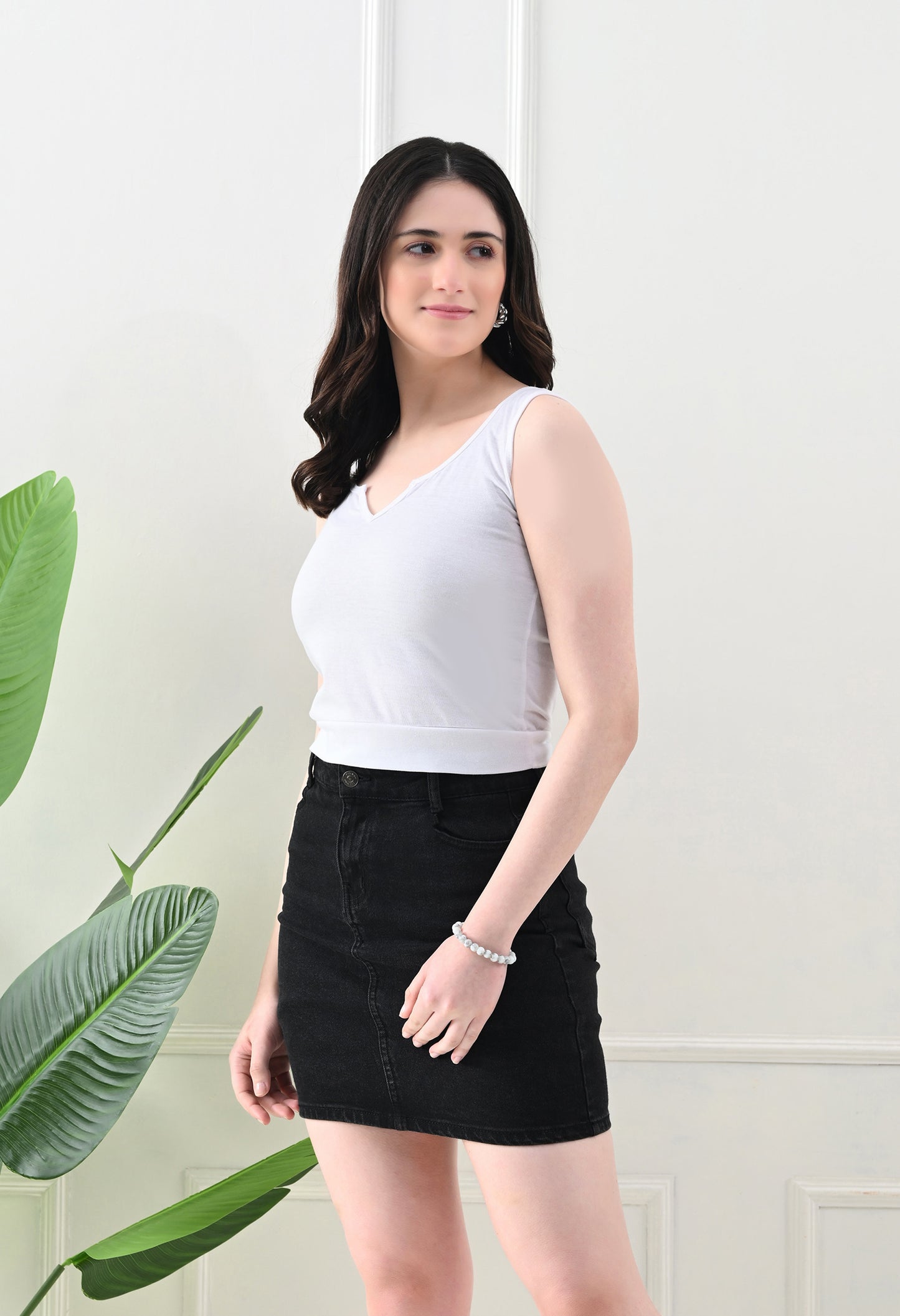 Notch Neck White Tank – Simple Yet Striking
