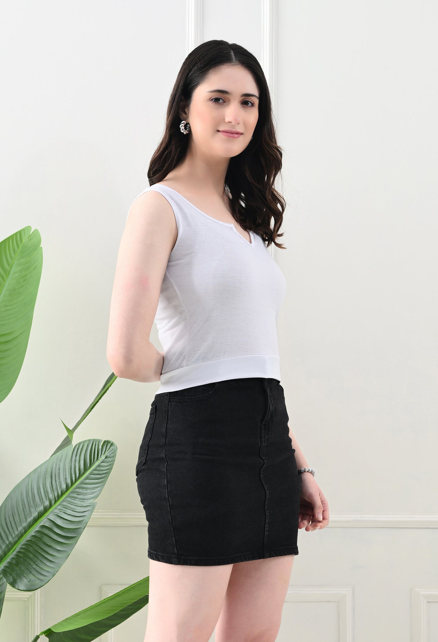 Notch Neck White Tank – Simple Yet Striking