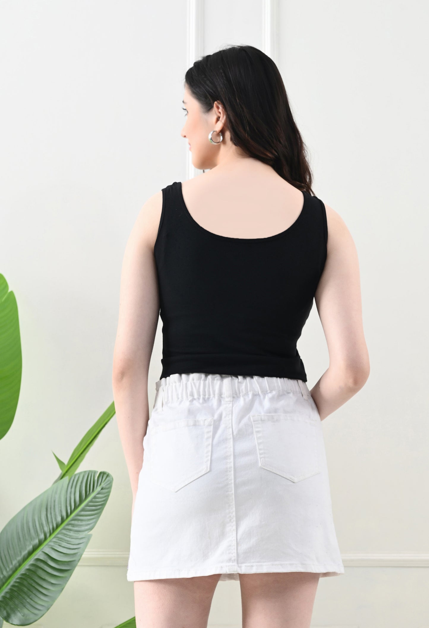 WanderScape Cut-Out Neck Tank Top – Black