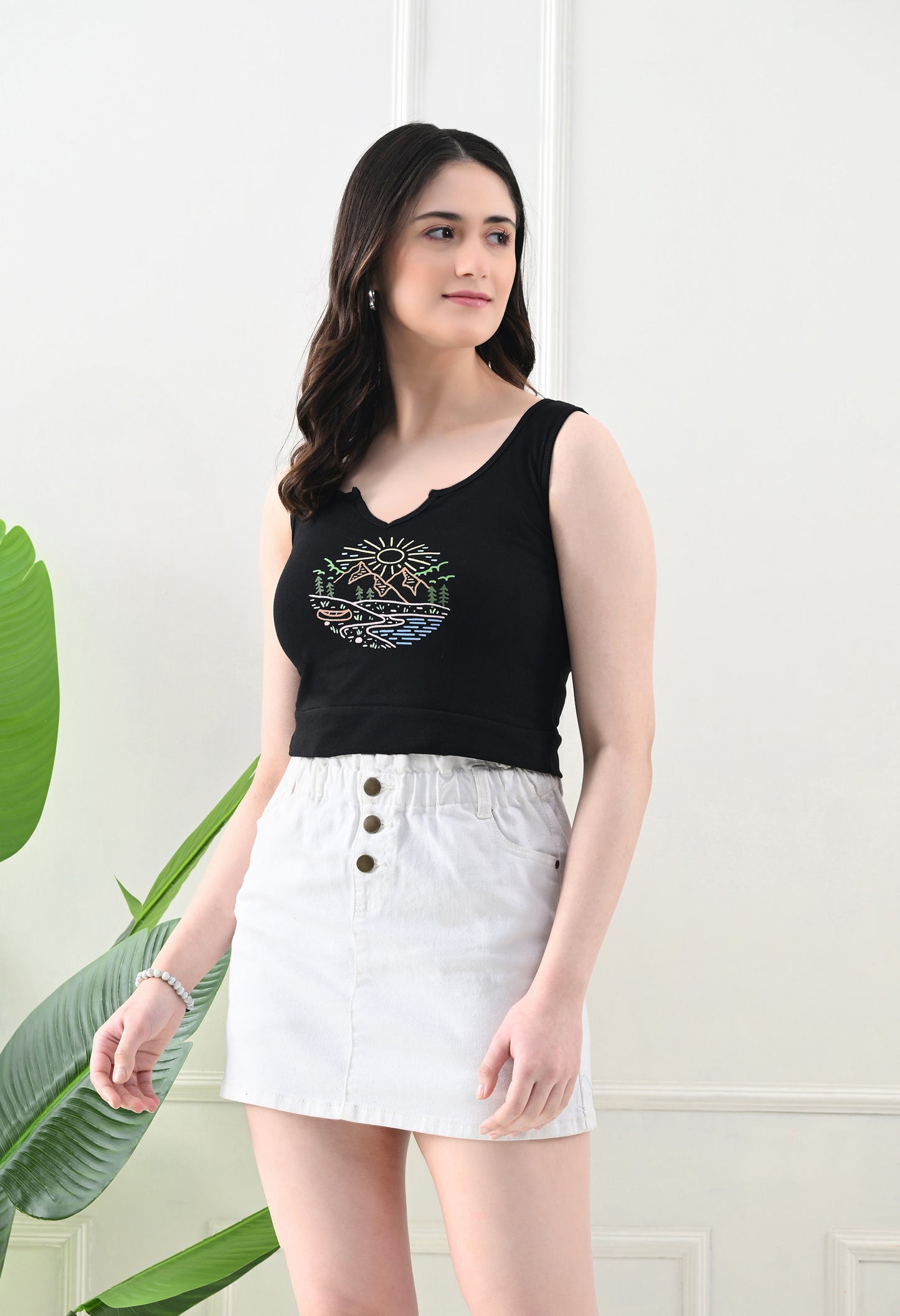 WanderScape Cut-Out Neck Tank Top – Black
