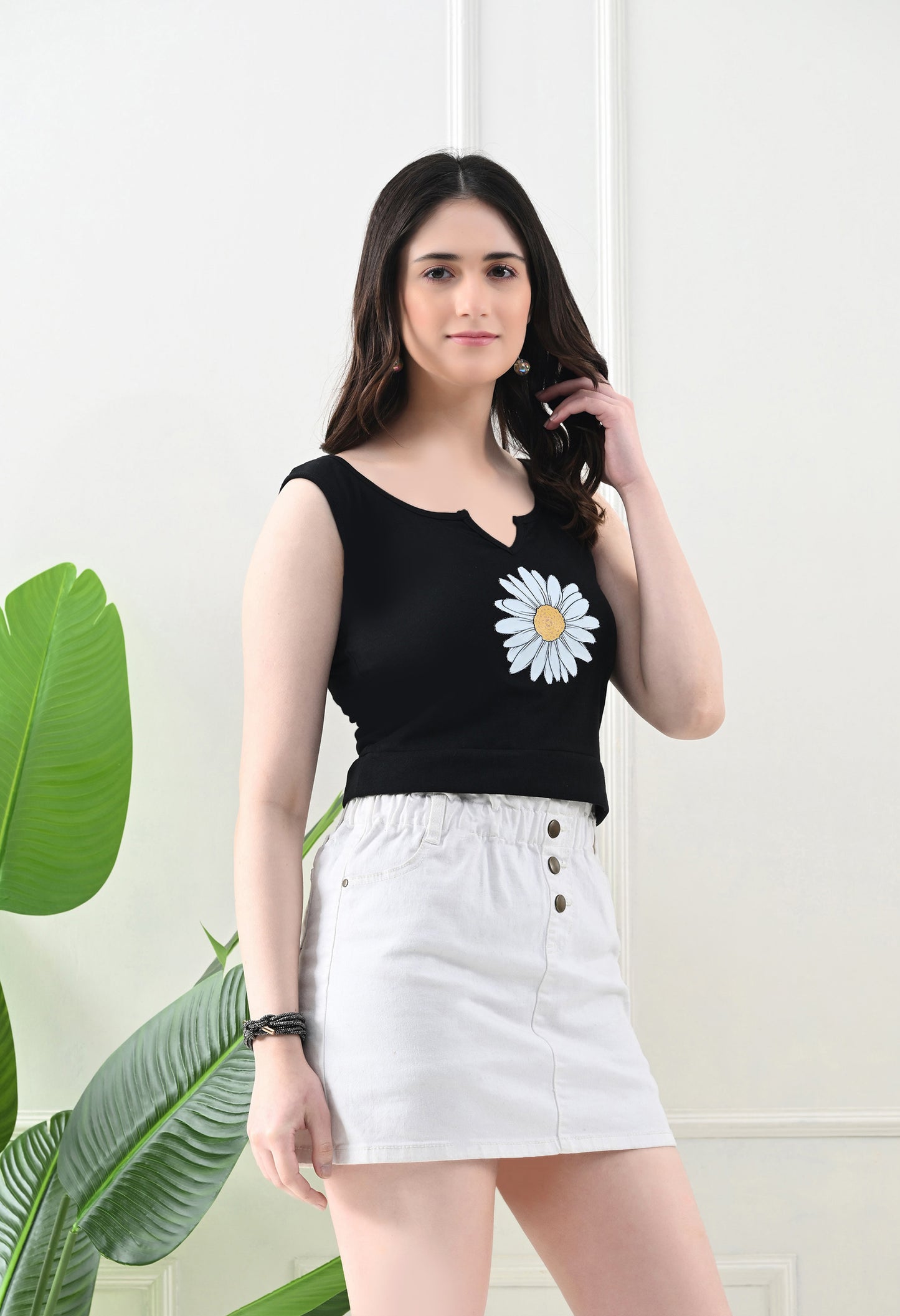 Daisy Dream Cut-Out Tank Top – Black