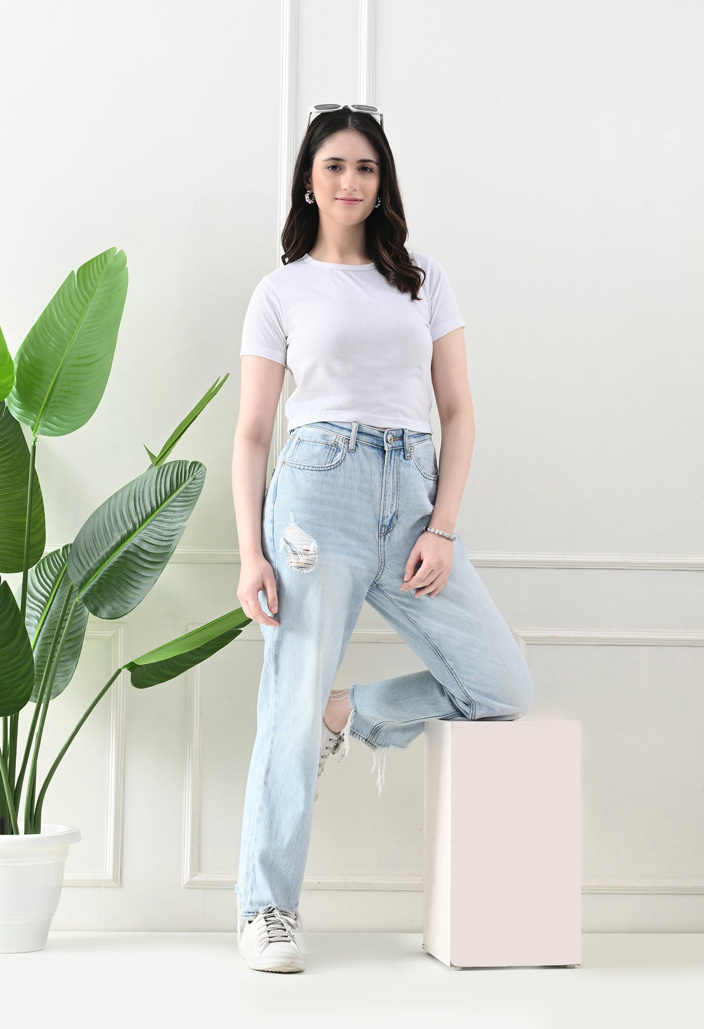Timeless White Crop Top – Effortless & Clean